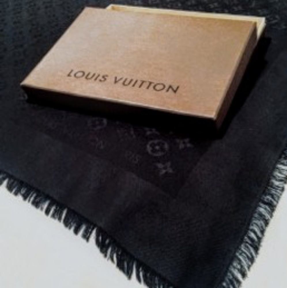 LV Monogram Shawl